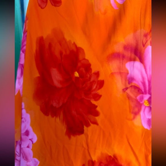 Gorgeous skirt - Picture 3 of 4